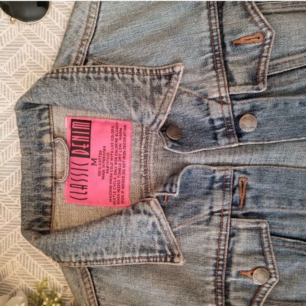 Jean jacket - Picture 2 of 3